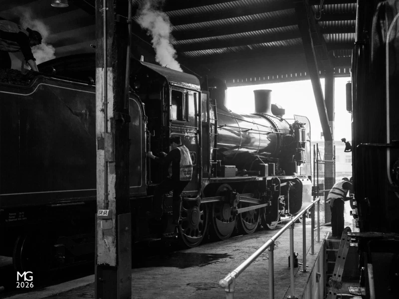 Servicing K190 (left) and K183 receive servicing from V/Line and Steamrail crews at Traralgon, after working a triple-headed train from Melbourne with K153.